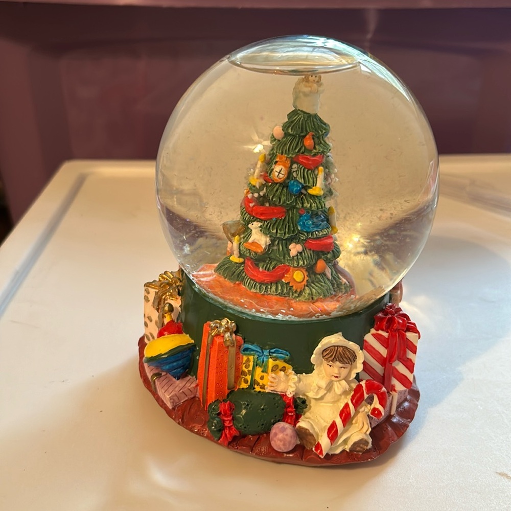 San Francisco Music Boc Company Vintage Musical Christmas snow globe